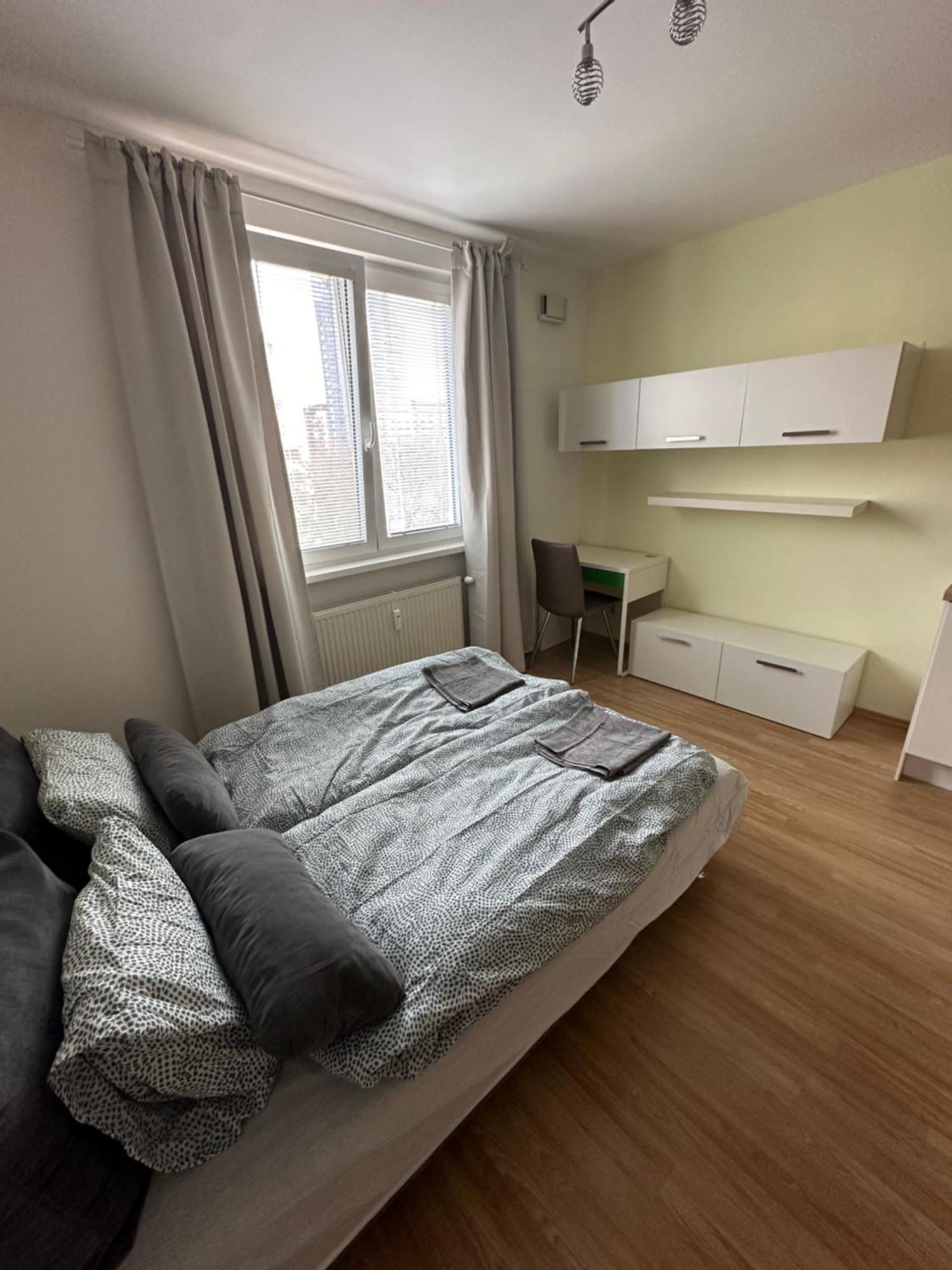 Private Apartment 1Km From Center บราติสลาวา ภายนอก รูปภาพ